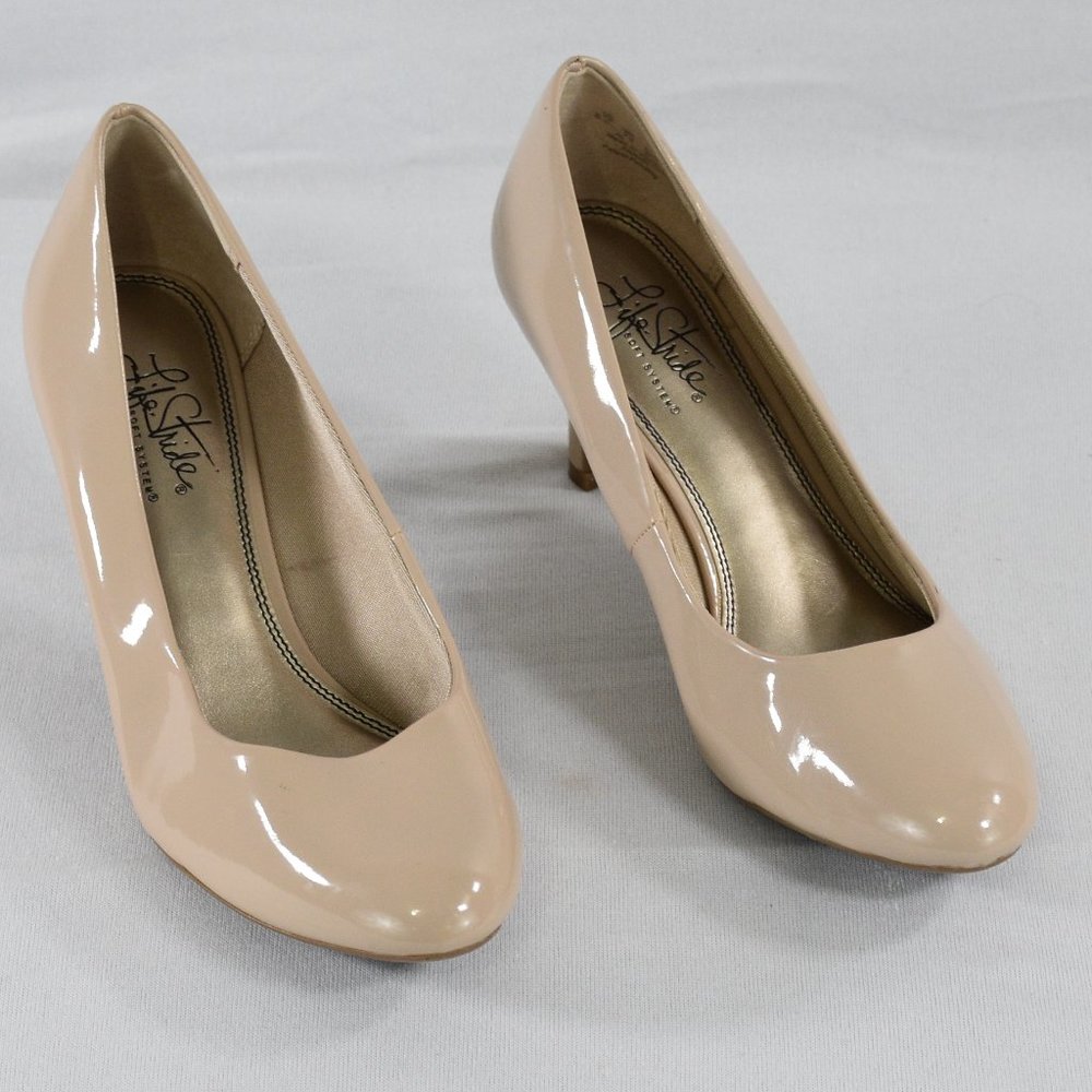Life Stride Ladies Tan Patent Shoes Preowned Size 8.5